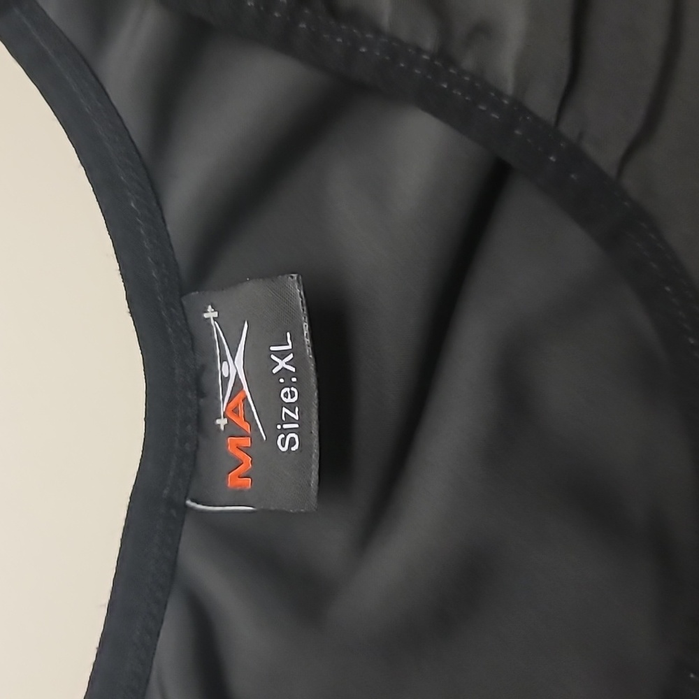 Max singlet - Picture 2 of 4